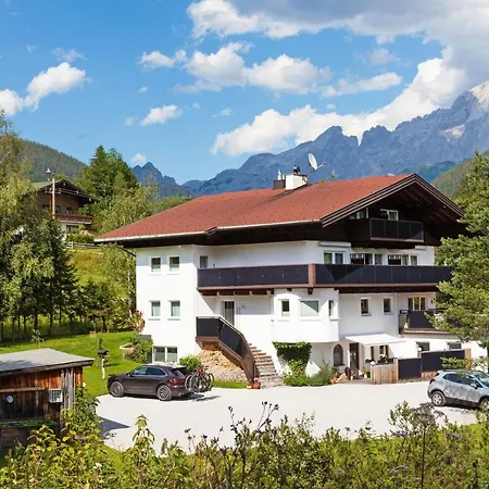 לינה וארוחת בוקר Vierthaler 3*