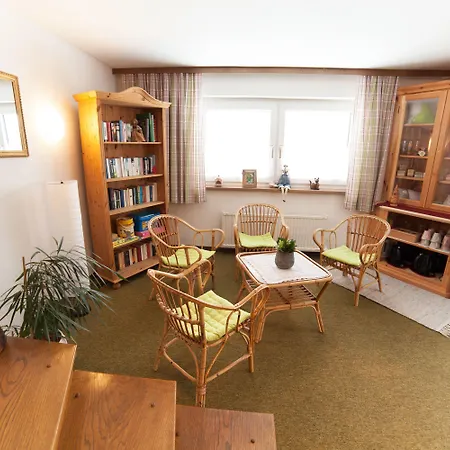 לינה וארוחת בוקר Vierthaler 3*