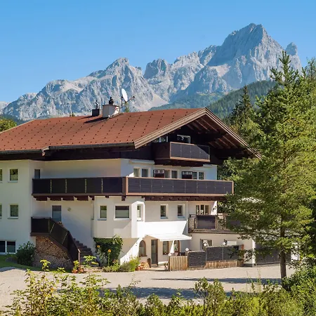 לינה וארוחת בוקר Vierthaler 3*